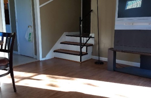 Antioch House | House has lots of rooms and close to the interstate and downtown