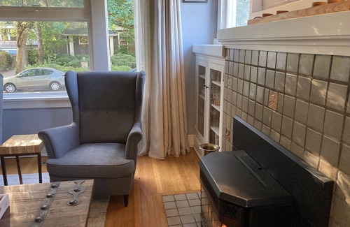 Mann House | House - home office, fireplace, fenced yard, walkable!