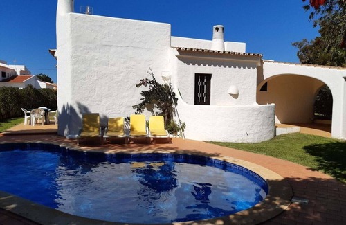 Sesmarias Villa | House in a quiet area overlooking the sea, private pool and beautiful Garden