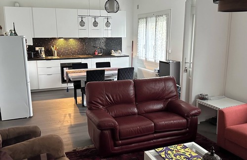 Cleunay House | House in a Quiet Area of Town