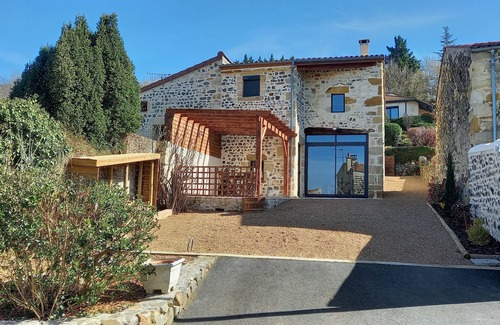 Parent House | House in an old winegrowing village in the Allier Valley