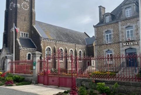 Saint-Fraimbault House | House in award-winning village