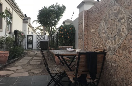 Trawal House | House in Durbanville Sonstraal Hights; is wine lands .25 km from Cape Town .