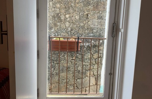 Castelo Branco House | House in granite stone with a century old in center Portugal. Open Space.