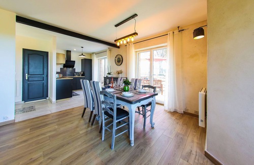 Pleumeur-Bodou House | House ☆ in Landrellec, recent renovation, feet in the water.