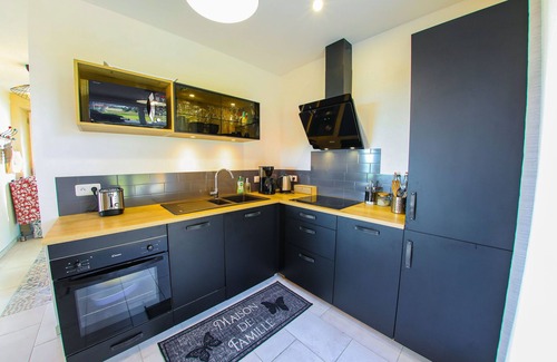 Pleumeur-Bodou House | House ☆ in Landrellec, recent renovation, feet in the water.