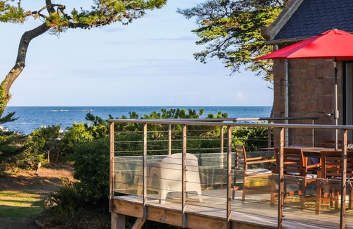 Pleumeur-Bodou House | House ☆ in Landrellec, recent renovation, feet in the water.