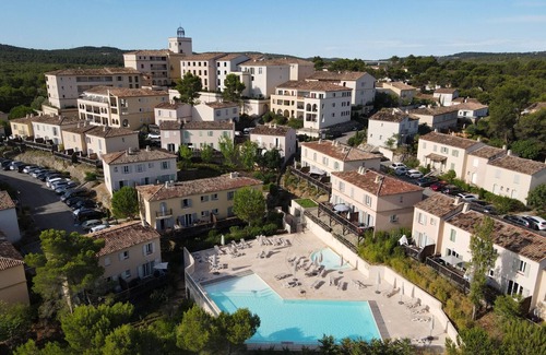 Pont Royal House | House in Provence with Pool and Air Conditioning