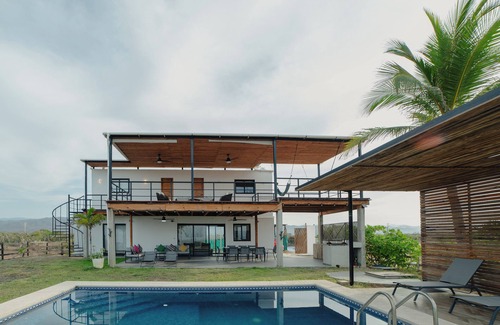 San Pedro Mixtepec House | House in Puerto Escondido, Playa Palmarito: 3 bedrooms 3 bathrooms, pool and garden