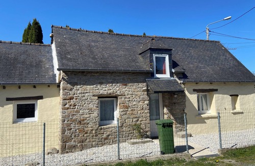 Trelivan House | House in quiet neighborhood