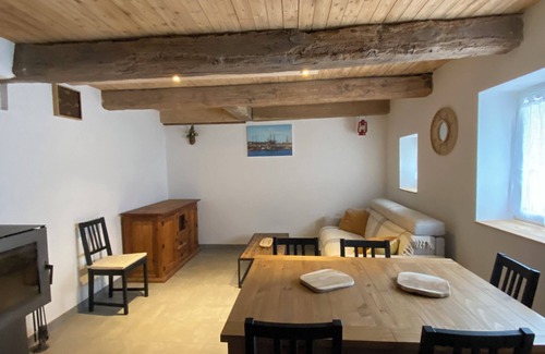 Trelivan House | House in quiet neighborhood