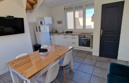 Dieppe House | house in residential area