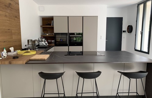 Est House | House IN THE City Center With Garden Parking Swimming Pool IN Peace