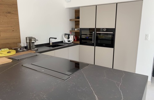 Est House | House IN THE City Center With Garden Parking Swimming Pool IN Peace