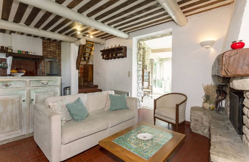 Murs House | House in the heart of the scrubland near Walls and other perched villages of the Luberon