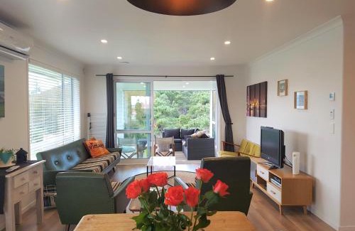 Waipahihi House | House In The Heights