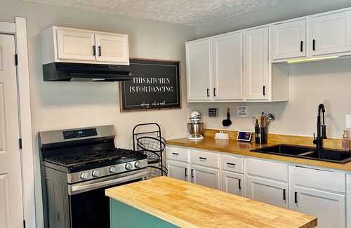 Indianapolis House | House in the middle of all the fun. Close to everything … on a quite street