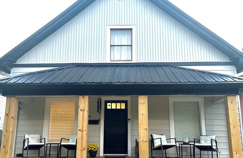 Indianapolis House | House in the middle of all the fun. Close to everything … on a quite street