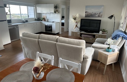 Thirroul House | House in Thirroul Amazing Ocean views close to public transport & local village
