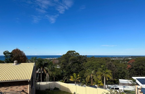 Thirroul House | House in Thirroul Amazing Ocean views close to public transport & local village