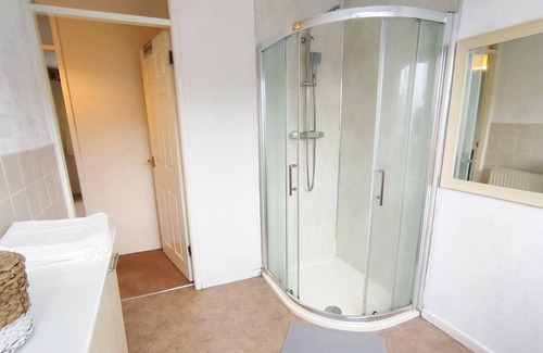 Great Barr House | House in top area with parking for 2 vehicles - 5 mins from M5/M6