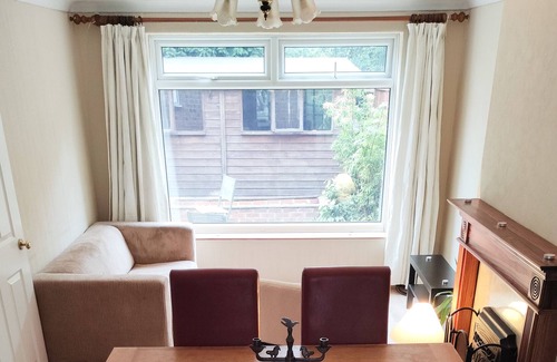 Great Barr House | House in top area with parking for 2 vehicles - 5 mins from M5/M6