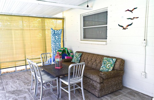 Venice Gardens House | House in Venice Gardens, Heated Pool, Wi-Fi, Waterfront