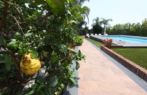 San Giovanni la Punta Villa | "House of the Leaves"