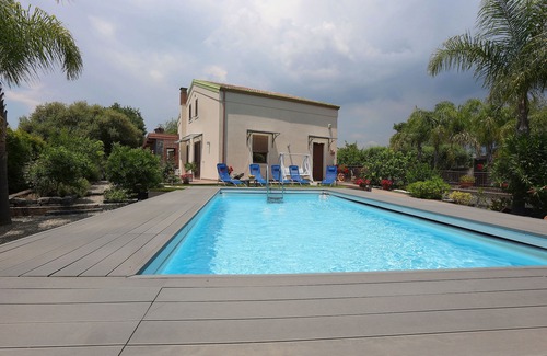 San Giovanni la Punta Villa | "House of the Leaves"