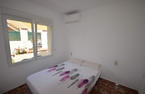 Sant Miquel de Fluvia Ski Chalet | House La Baraka - swimming pool, barbecue, airconditioning, wifi, independent studio.