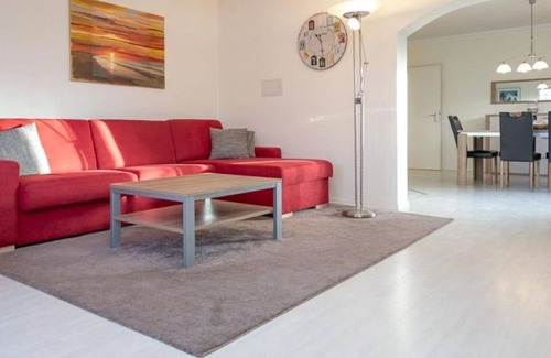 Tinnum Apartment | House Lia - Right - Quiet In the Tinnumer Wiesen.