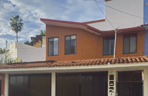 San Felipe del Agua House | House located in a residential area, 3 blocks away from Colosio Park.