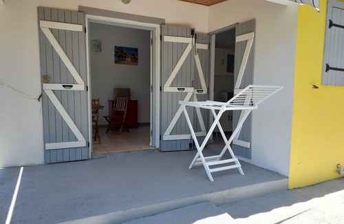 Malendure House | House, located on the Guadeloupe coast. 25min. from the volcano.