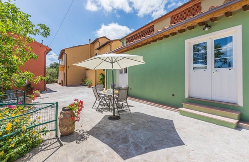 Lucca House | House Margherita on the hill with view (Tenuta Bellosguardo)