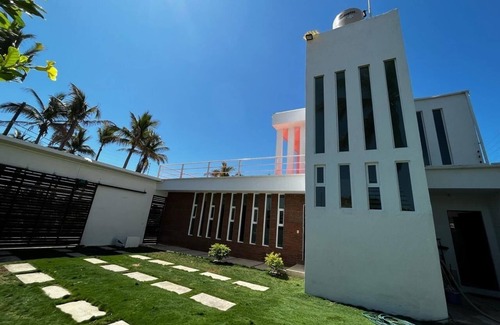 Acapulco House | House on the beach near the bar at the foot of the slope (pool and pet friendly)