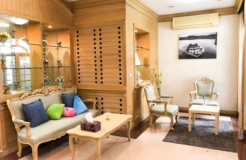 Samsen Nai House | House near BTS & weekend market