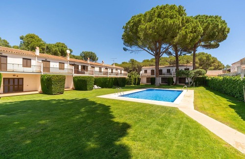 L'Escala Villa | House near Riells Beach & Montgrí Park