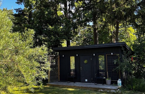 Gustavsvik House | House near the sea with whirlpool, large terrace & 20 min to Stockholm C.