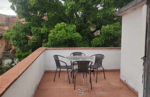 La America House | House near the stadium Barrio la América