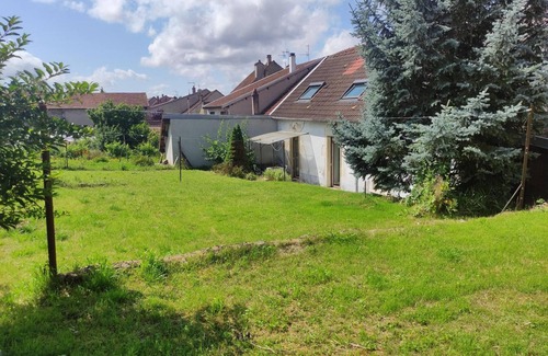 Neufchateau Apartment | House near the train station with outdoor space