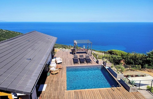 Pozzo Villa | House nestled in the maquis with breathtaking sea views.