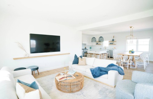 Eastward Look House | House of Blues | 8BD/4BA