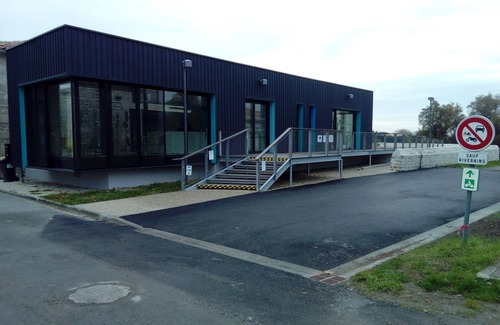 L'Eguille House | house of character in oyster village near the sea.