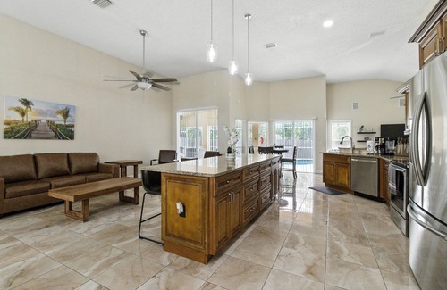 Town 'n' Country House | House of Comfort