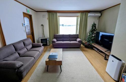 Furano Ski Chalet | House Of Joy Furano 15 mins to ski resort