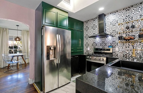 Poiciana Park II House | House of Lotus-Cottage house w/tropical backyard & amenities- Near PBI & beach