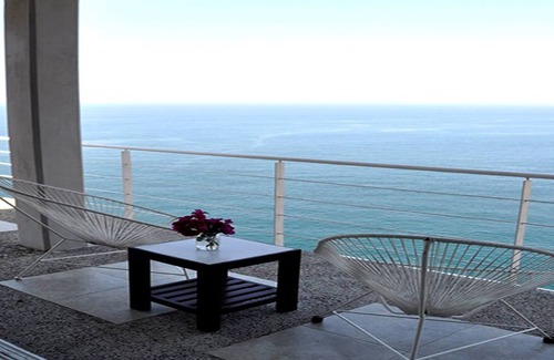 Las Playas Apartment | House of the Moon in Acapulco