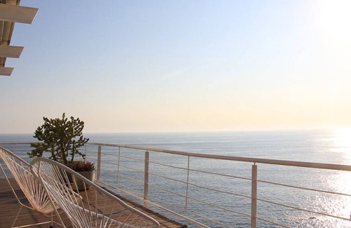Las Playas Apartment | House of the Moon in Acapulco