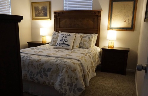 Clear Water Point House | House of the Sun is a luxurious setting for beautiful views of Lake Conroe.