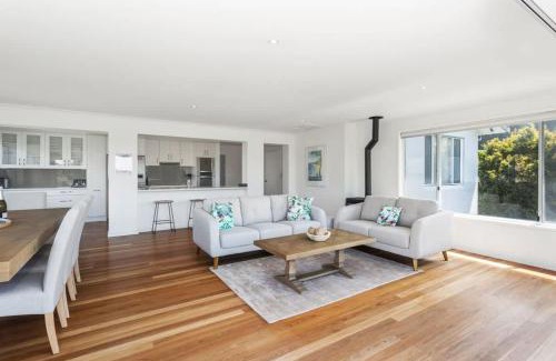 Mollymook House | House of Views - enjoy ocean & golf course vistas